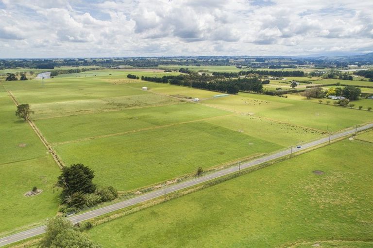 Photo of property in 703 Fitzherbert Road East, Aokautere, Palmerston North, 4471