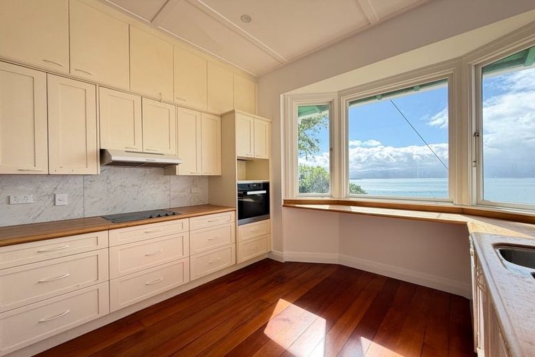 Photo of property in 8 Lower Watt Street, Wadestown, Wellington, 6012