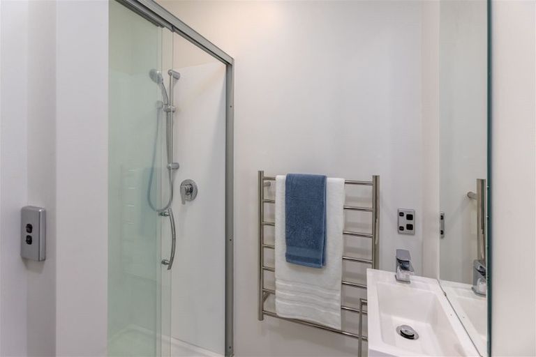 Photo of property in 16 Glendevere Terrace, Redcliffs, Christchurch, 8081