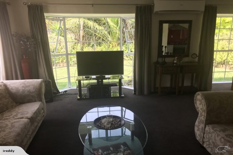 Photo of property in 24 Randwick Place, Randwick Park, Auckland, 2105