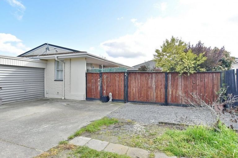 Photo of property in 2/5 Chadbury Street, Parklands, Christchurch, 8083