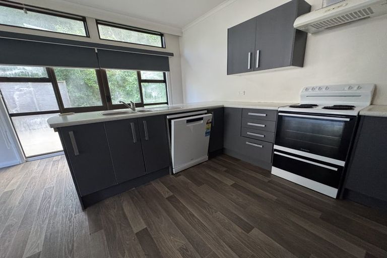 Photo of property in 6 Epsom Way, Karori, Wellington, 6012