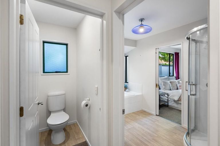 Photo of property in 21 Thornwood Place, Redwood, Christchurch, 8051