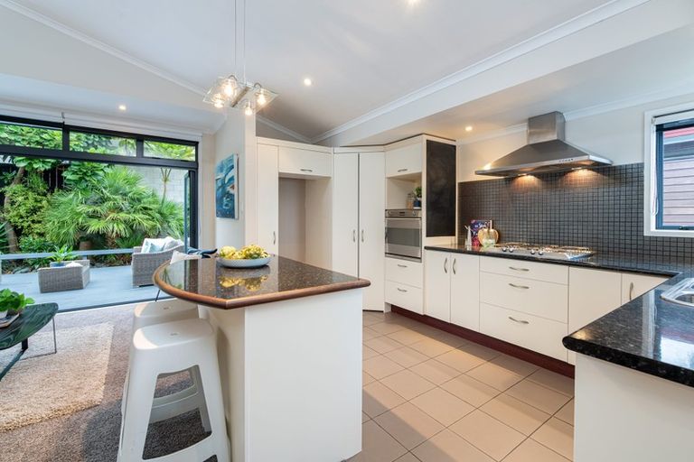 Photo of property in 21a Ridge Road, Waiake, Auckland, 0630