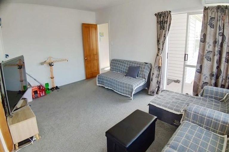 Photo of property in 33 Lingfield Street, Glenfield, Auckland, 0629