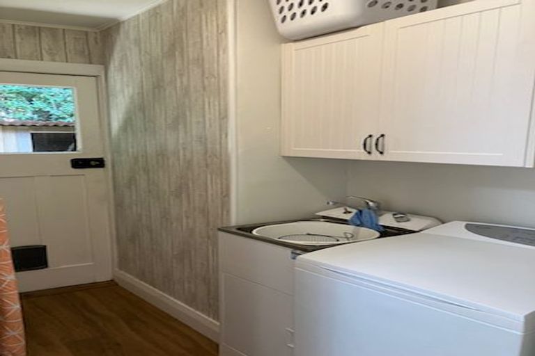 Photo of property in 8 Taungata Road, York Bay, Lower Hutt, 5013