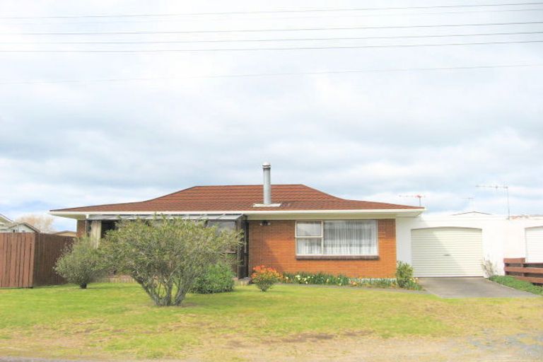 Photo of property in 100 Lowe Street, Whangamata, 3620