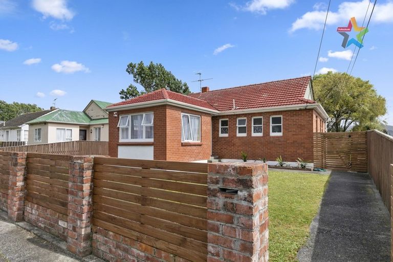 Photo of property in 43 Shearer Crescent, Naenae, Lower Hutt, 5011