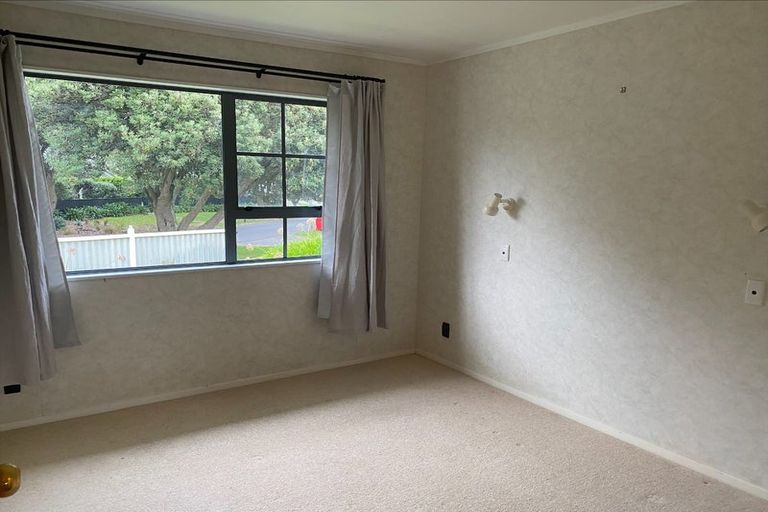 Photo of property in 2 Marram Way, Peka Peka, Waikanae, 5391