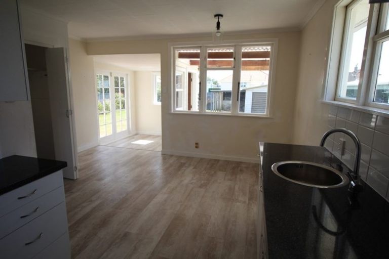 Photo of property in 3 Bristol Crescent, Roslyn, Palmerston North, 4414