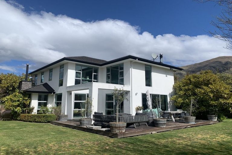 Photo of property in 6 Parkhill Avenue, Wanaka, 9305