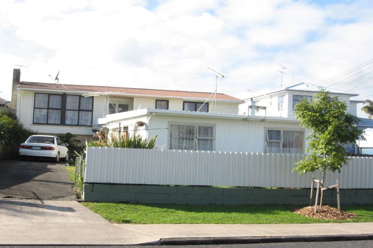 Photo of property in 2/116 Beaumonts Way, Manurewa, Auckland, 2102