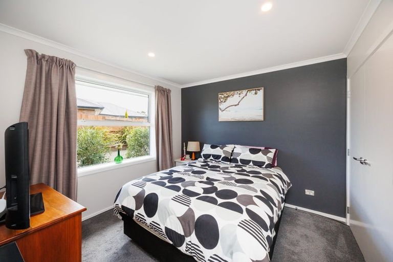 Photo of property in 132 Johnstone Drive, Fitzherbert, Palmerston North, 4410