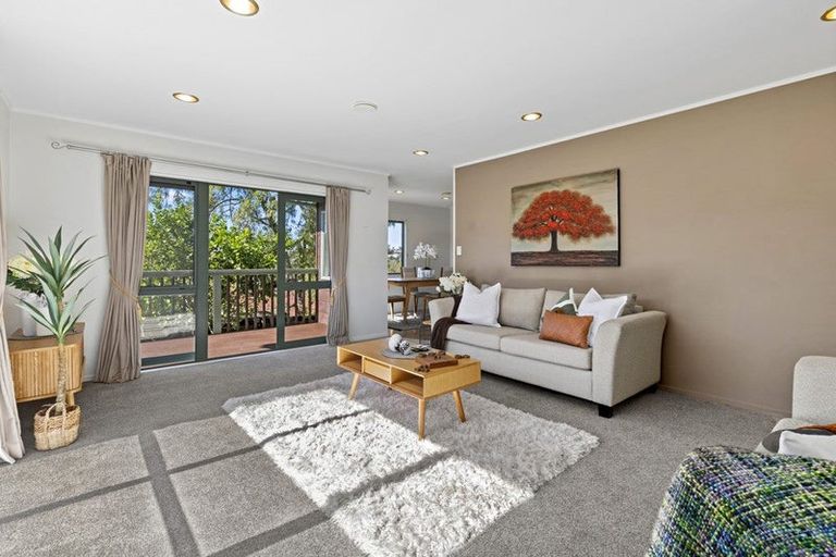 Photo of property in 2/18 Edgeworth Road, Glenfield, Auckland, 0629