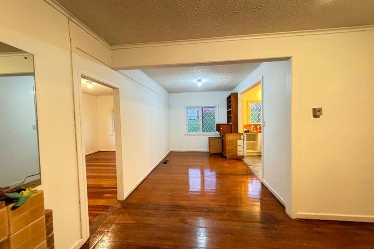 Photo of property in 26 Captain Scott Road, Glen Eden, Auckland, 0602