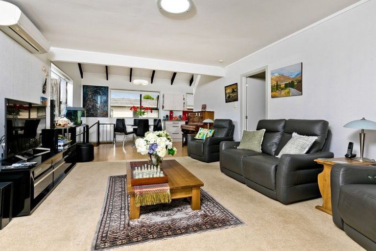 Photo of property in 2/66 Lynden Avenue, Hillcrest, Auckland, 0627