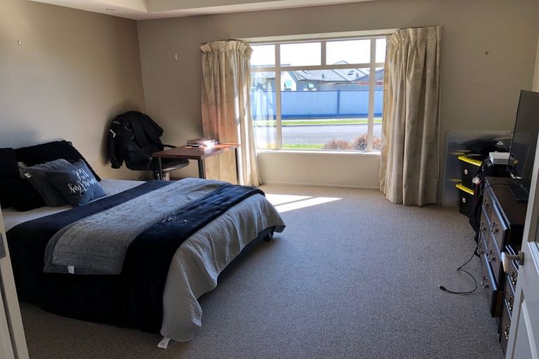 Photo of property in 20 Foresters Crescent, Parklands, Christchurch, 8083