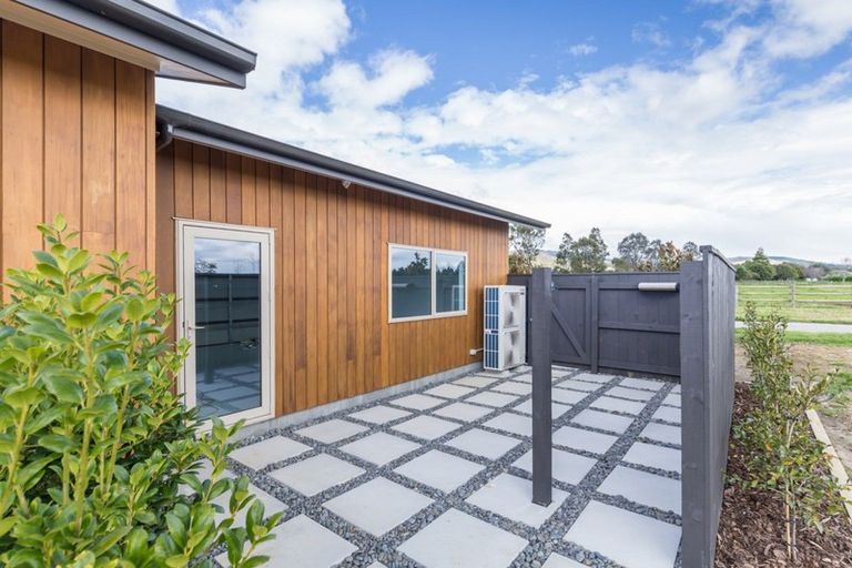Photo of property in 435 Tararua Road, Levin, 5571