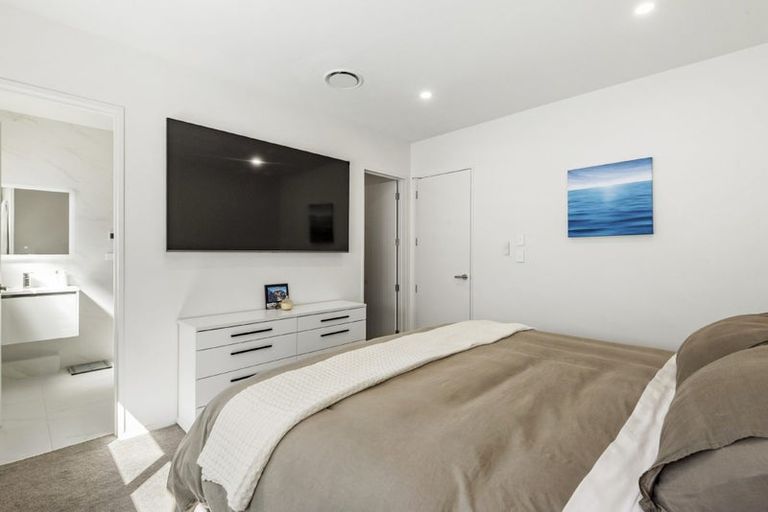 Photo of property in 3 Lemon Grove Lane, Greenhithe, Auckland, 0632