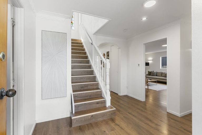 Photo of property in 16 Eastcliffe Road, Castor Bay, Auckland, 0620