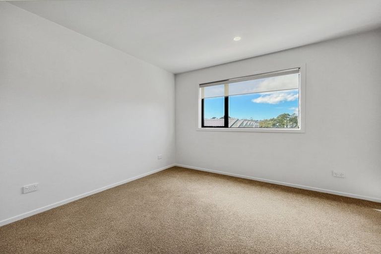 Photo of property in 3/28 Westgate Drive, Westgate, Auckland, 0614