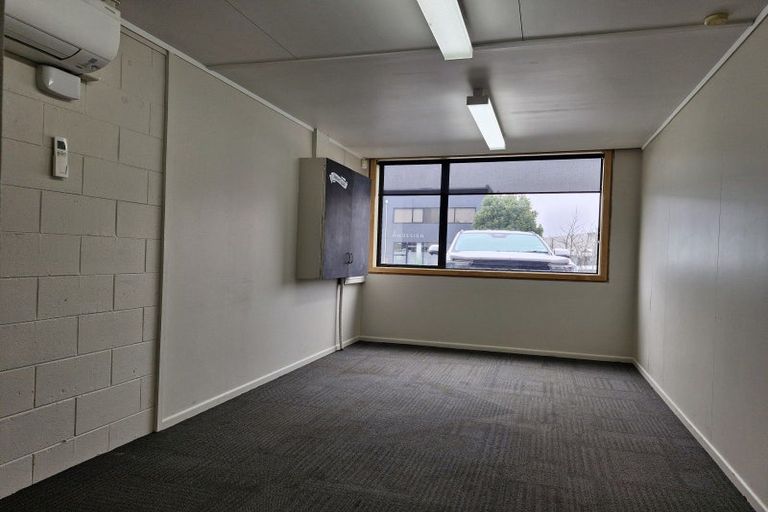 Photo of property in 1/73 Lake Road, Northcote, Auckland, 0627