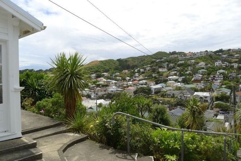 Photo of property in 24 Waikato Street, Island Bay, Wellington, 6023