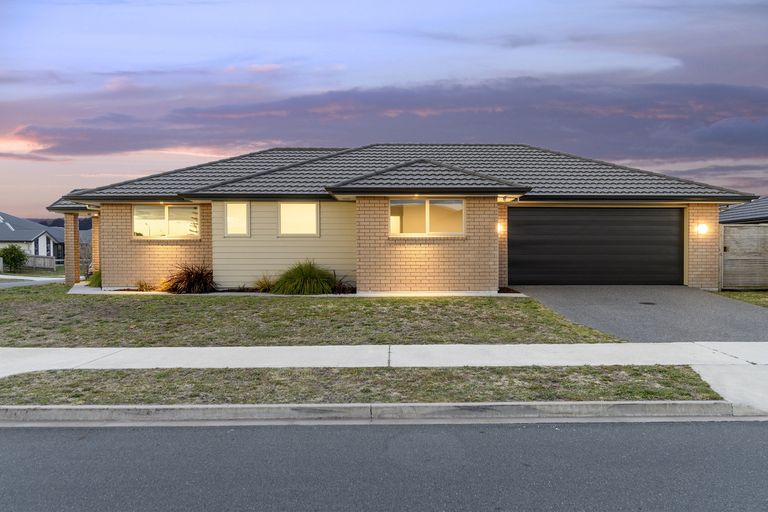 Photo of property in 18 Harding Drive, Papamoa Beach, Papamoa, 3118