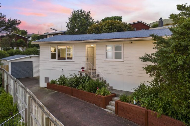 Photo of property in 1/37 Roberts Road, Glenfield, Auckland, 0629