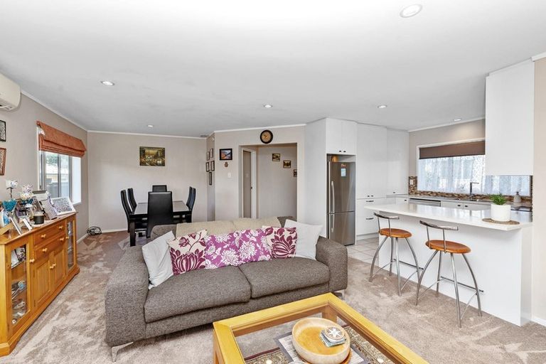 Photo of property in 127b Parrs Cross Road, Glen Eden, Auckland, 0612