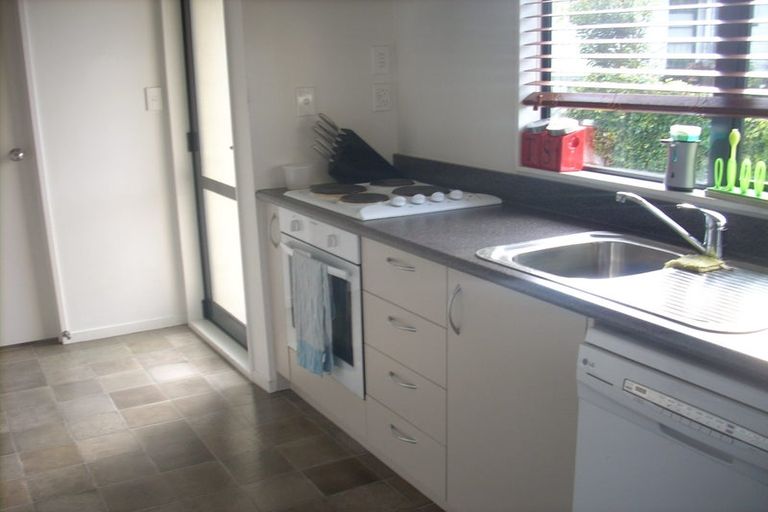 Photo of property in 2/6 Topliss Drive, Northcross, Auckland, 0632
