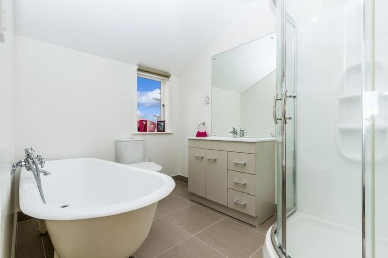 Photo of property in 22 Onewa Road, Northcote Point, Auckland, 0627