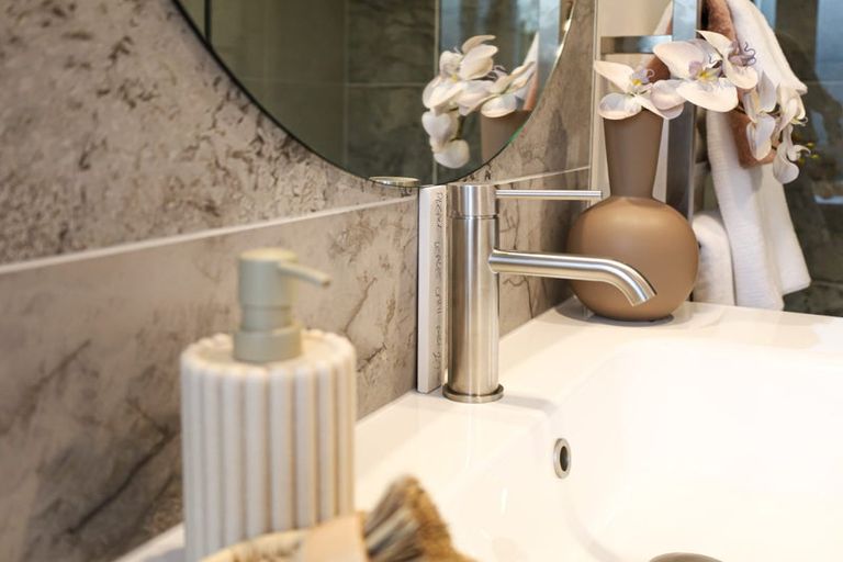 Photo of property in 1 Samuel Place, Terrace End, Palmerston North, 4410