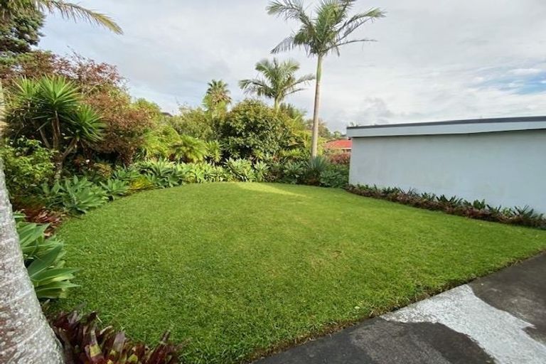 Photo of property in 35 Redwing Street, Browns Bay, Auckland, 0630