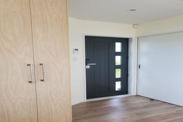 Photo of property in 36 Barbados Drive, Unsworth Heights, Auckland, 0632