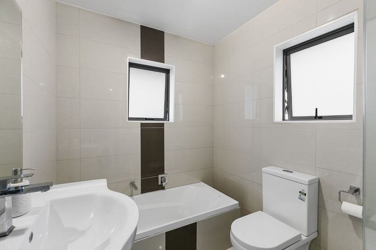 Photo of property in 13 Thomas Rea Place, Te Atatu South, Auckland, 0610