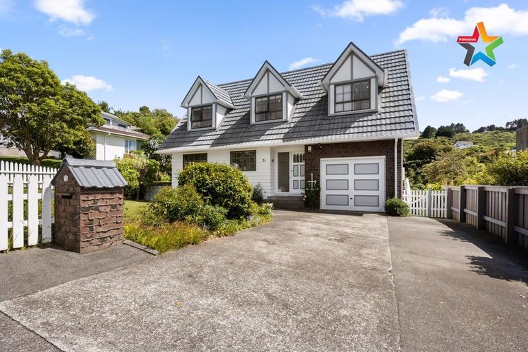 Photo of property in 3a Panorama Grove, Harbour View, Lower Hutt, 5010