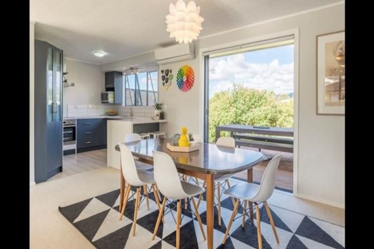 Photo of property in 3 Amberly Rise, Helensville, 0800