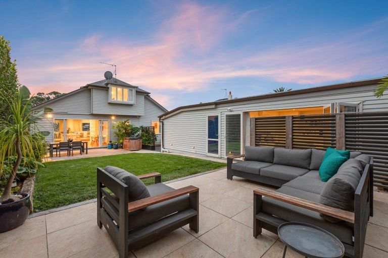 Photo of property in 75a Stanley Point Road, Stanley Point, Auckland, 0624