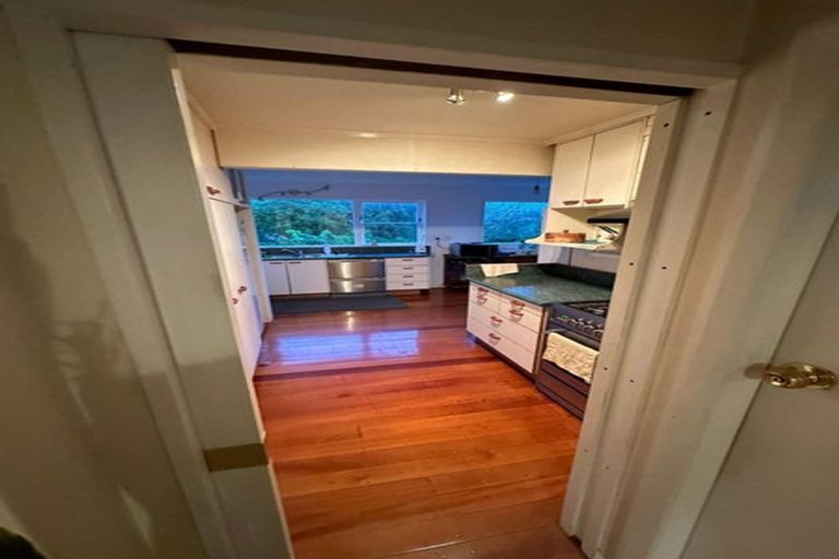 Photo of property in 19 Kiwi Crescent, Tawa, Wellington, 5028