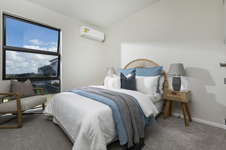 Photo of property in 36 Taiororua Avenue, Massey, Auckland, 0614