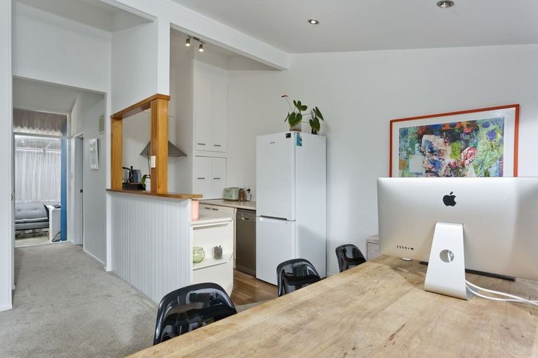 Photo of property in 5/6 Bond Crescent, Forrest Hill, Auckland, 0620