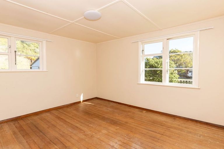 Photo of property in 3 Main Rd Ngakawau, Ngakawau, 7824