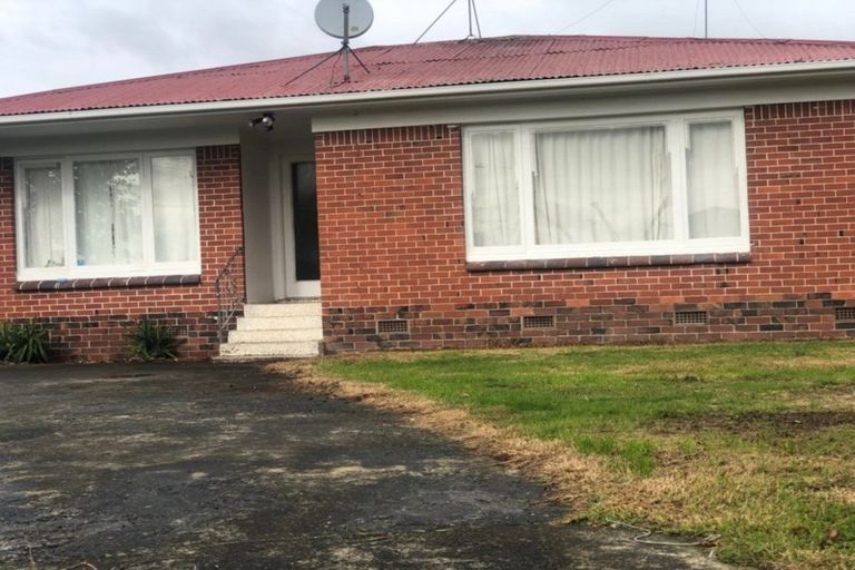 Photo of property in 23 Sutton Crescent, Papakura, 2110