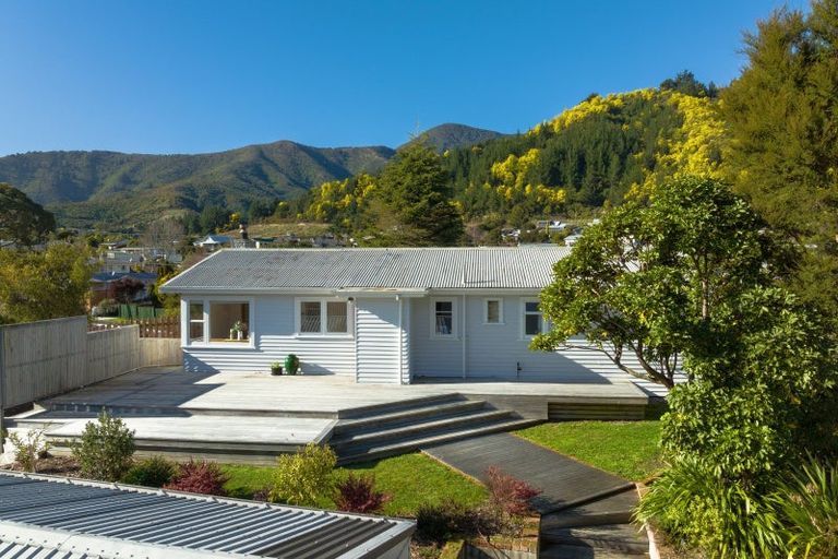 Photo of property in 76 Hampden Street, Picton, 7220