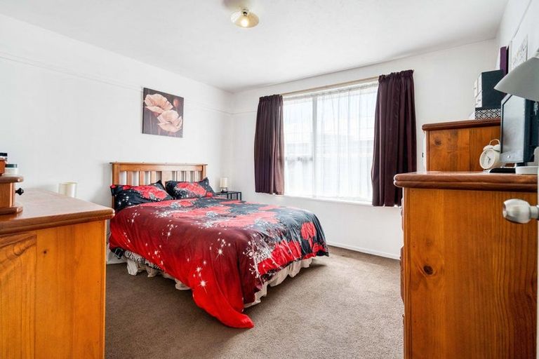 Photo of property in 2/53 Mathesons Road, Phillipstown, Christchurch, 8011