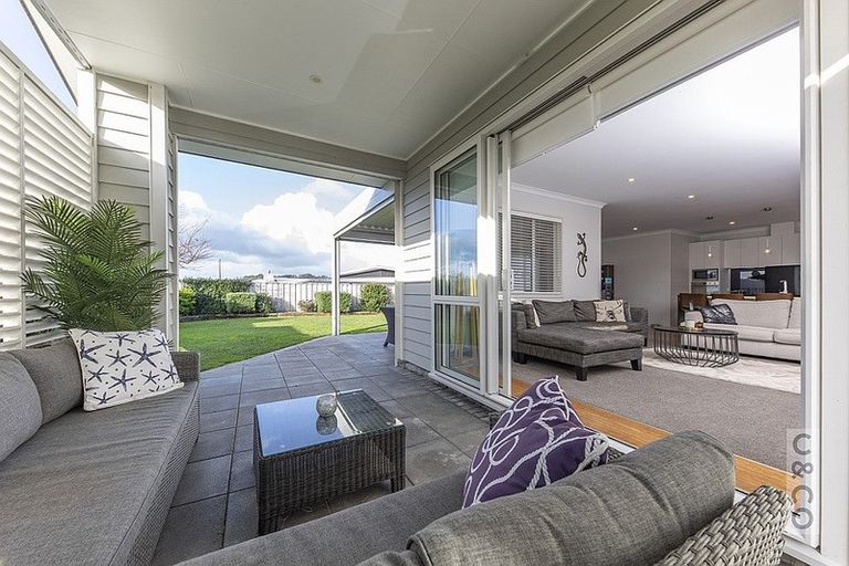 Photo of property in 15 Turpin Road, Riverhead, 0820