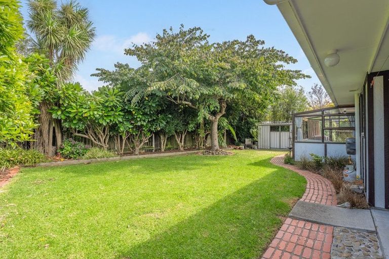 Photo of property in 20 Awanui Drive, Waikanae, 5036