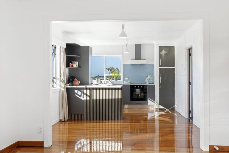 Photo of property in 97d Pioneer Road, Moturoa, New Plymouth, 4310