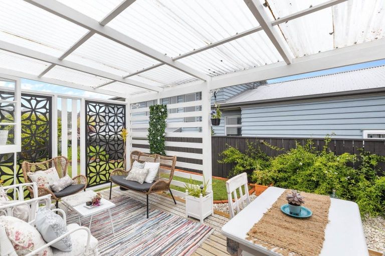 Photo of property in 32 Belt Road, Moturoa, New Plymouth, 4310